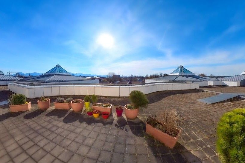 Die Dachterrasse der Palliativstation des RoMed Klinikums Rosenheim. Den Tagen mehr Leben (und Sonne!) geben. Die Dachterrasse der Palliativstation des RoMed Klinikums Rosenheim. Den Tagen mehr Leben (und Sonne!) geben.